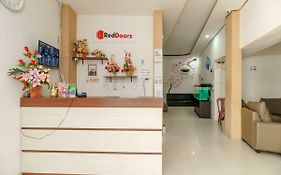 RedDoorz near Palembang Trade Center