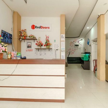 RedDoorz near Palembang Trade Center Hotel Bagian luar foto