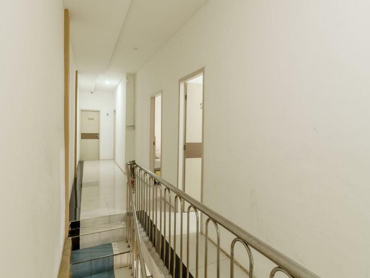 RedDoorz near Palembang Trade Center Hotel Bagian luar foto