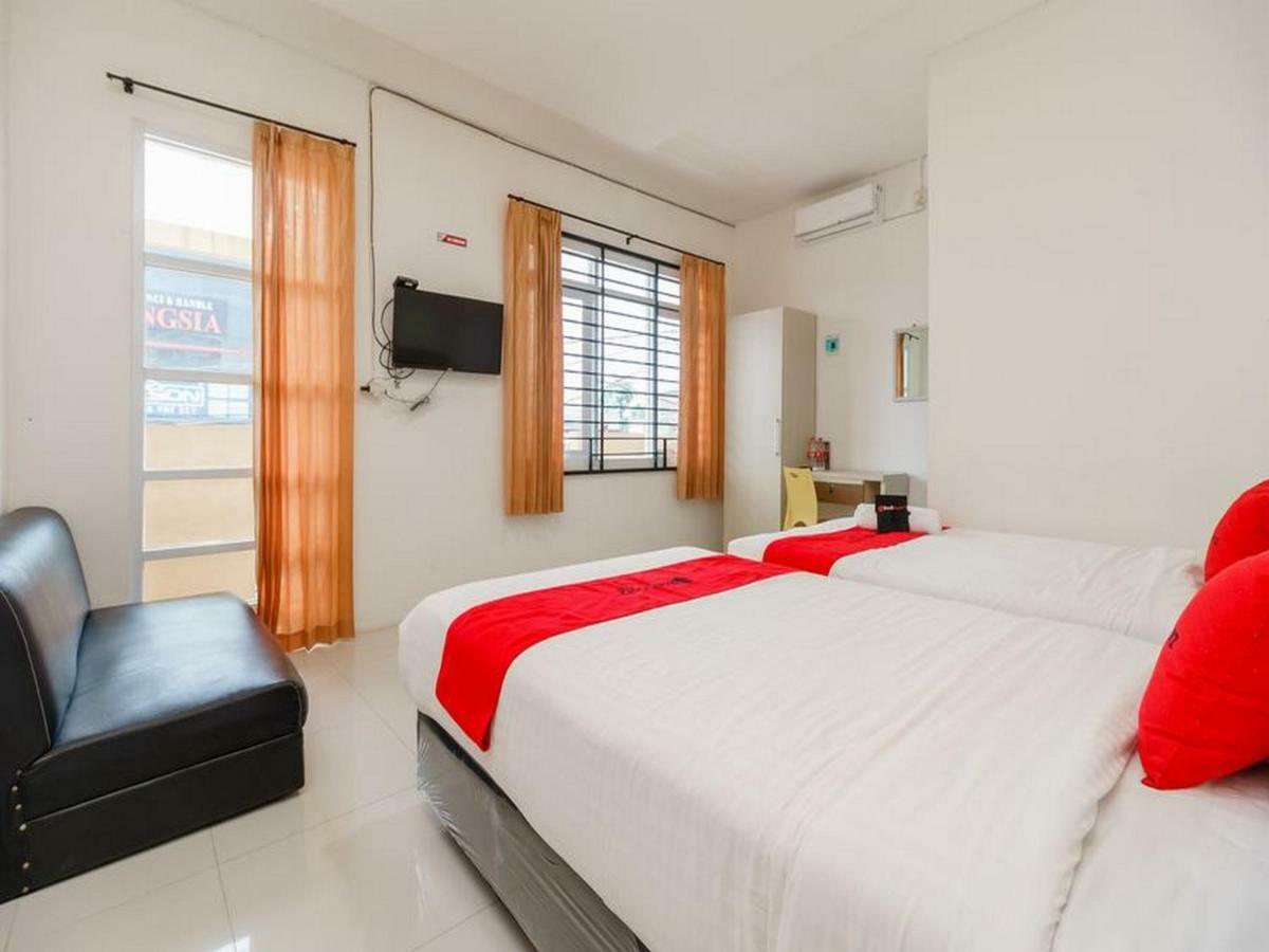 RedDoorz near Palembang Trade Center Hotel Bagian luar foto