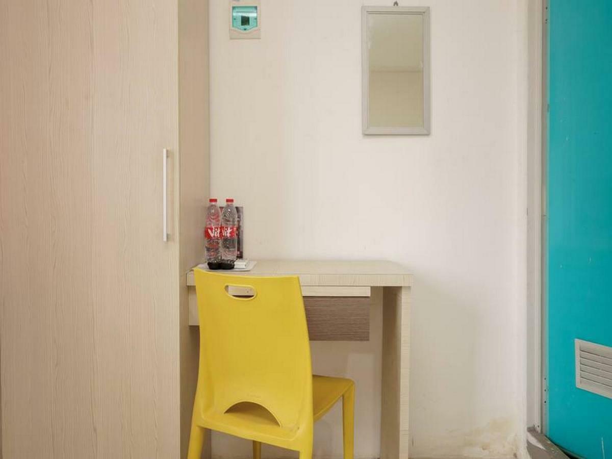 RedDoorz near Palembang Trade Center Hotel Bagian luar foto