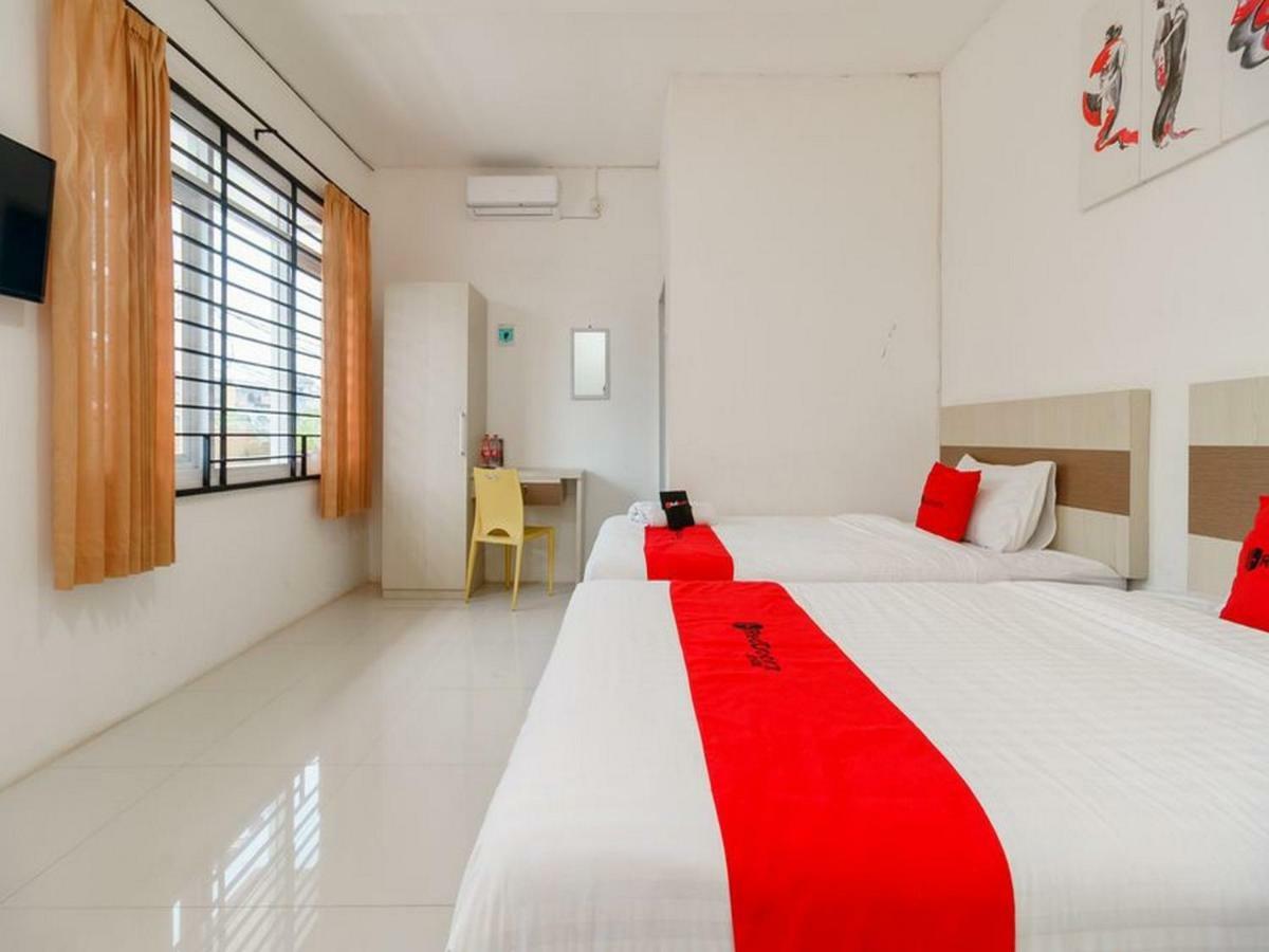 RedDoorz near Palembang Trade Center Hotel Bagian luar foto